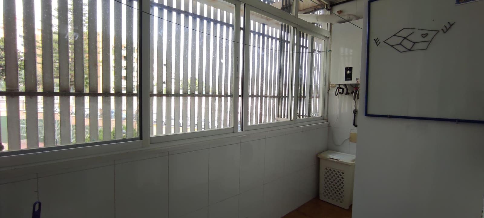 Apartamento de 4 habitaciones en Málaga ciudad en alquiler con garaje - 1.500 € (Ref: 10011618)