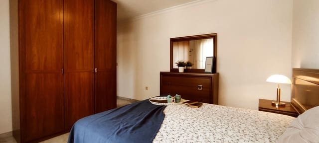 Apartamento de 4 habitaciones en Málaga ciudad en alquiler con garaje - 1.500 € (Ref: 10011618)