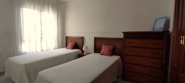 Apartamento de 4 habitaciones en Málaga ciudad en alquiler con garaje - 1.500 € (Ref: 10011618)