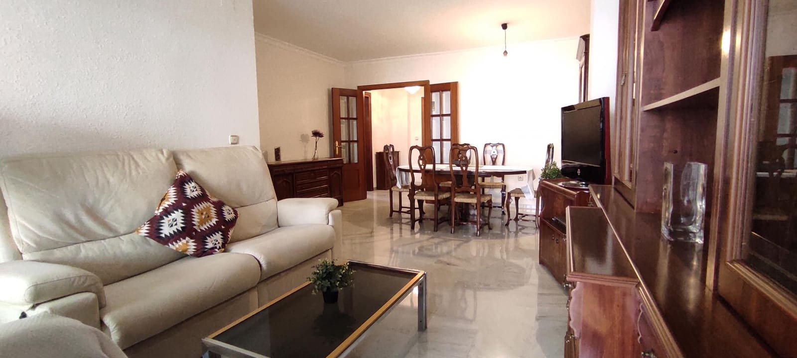 Apartamento de 4 habitaciones en Málaga ciudad en alquiler con garaje - 1.500 € (Ref: 10011618)