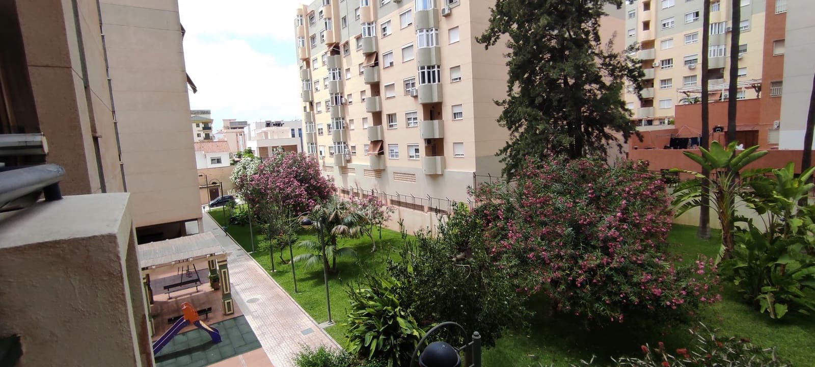 Apartamento de 4 habitaciones en Málaga ciudad en alquiler con garaje - 1.500 € (Ref: 10011618)