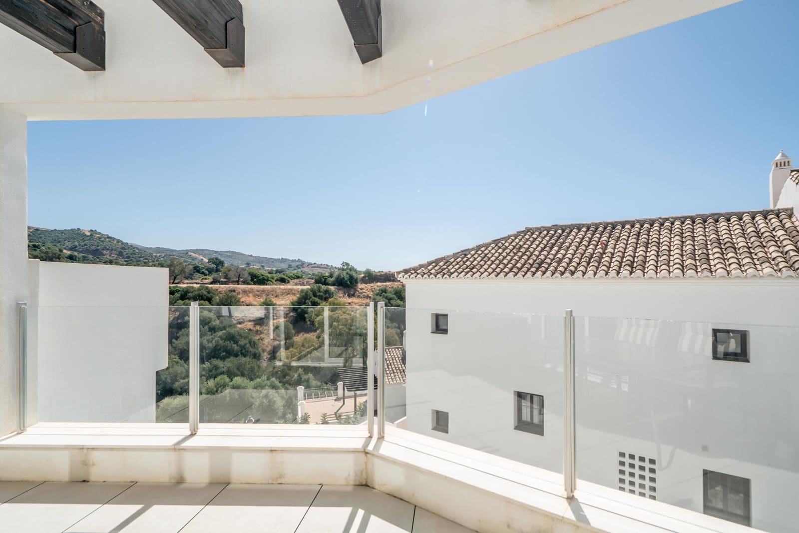 3 bedroom Apartment for rent in Marbella with pool garage - € 3,800 (Ref: 10013320)
