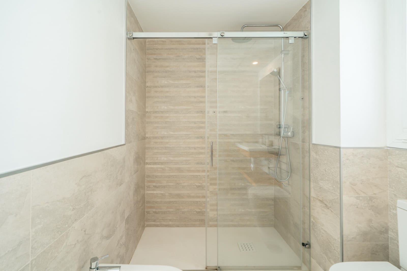 3 bedroom Apartment for rent in Marbella with pool garage - € 3,800 (Ref: 10013320)
