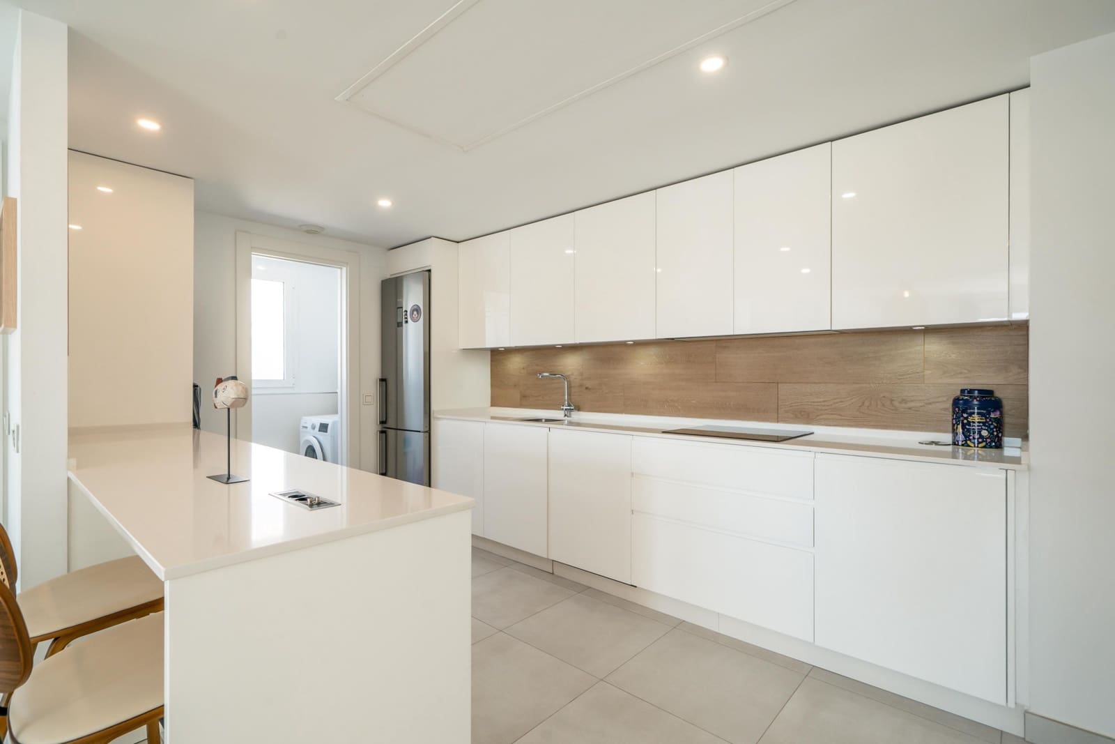 3 bedroom Apartment for rent in Marbella with pool garage - € 3,800 (Ref: 10013320)