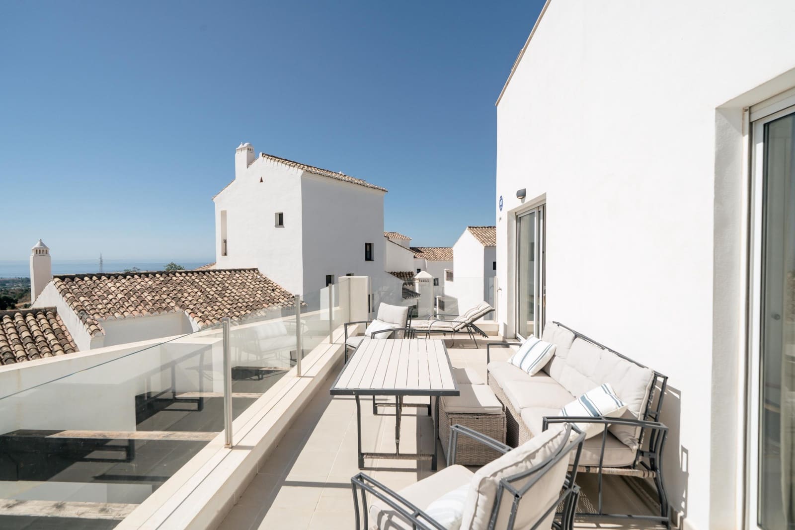 3 bedroom Apartment for rent in Marbella with pool garage - € 3,800 (Ref: 10013320)
