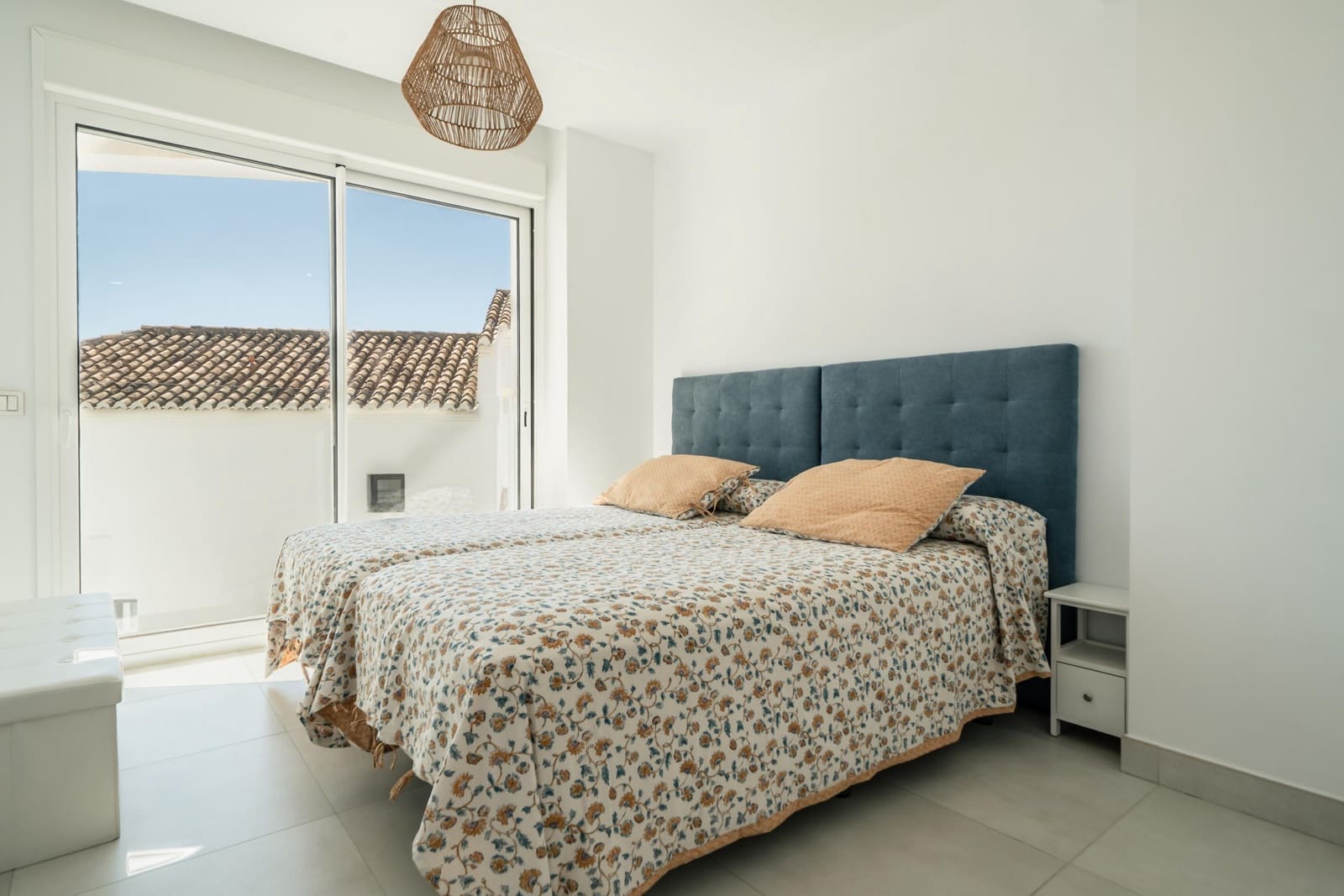 3 bedroom Apartment for rent in Marbella with pool garage - € 3,800 (Ref: 10013320)
