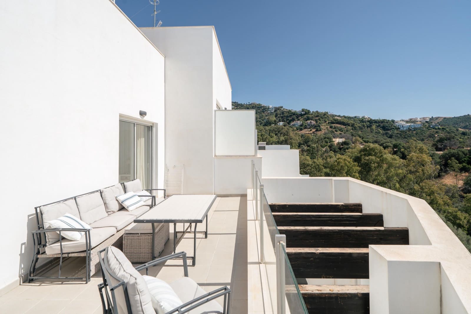 3 slaapkamer Appartement te huur in Marbella met zwembad garage - € 3.500 (Ref: 10013320)