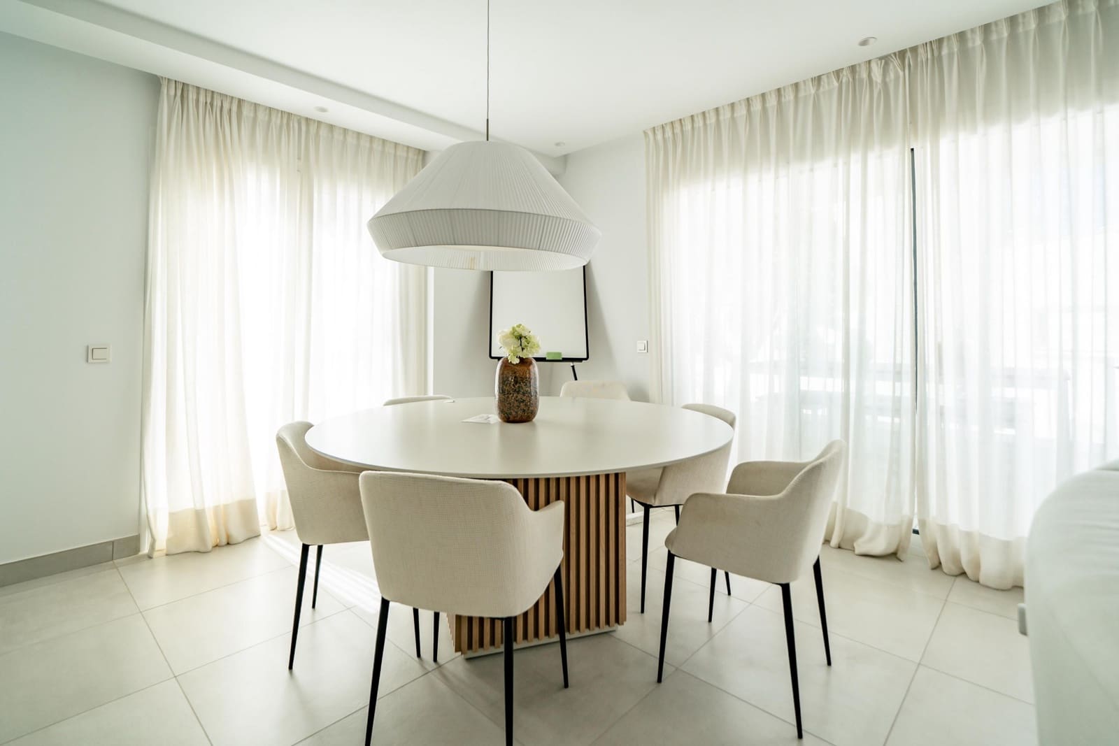 3 slaapkamer Appartement te huur in Marbella met zwembad garage - € 3.500 (Ref: 10013320)