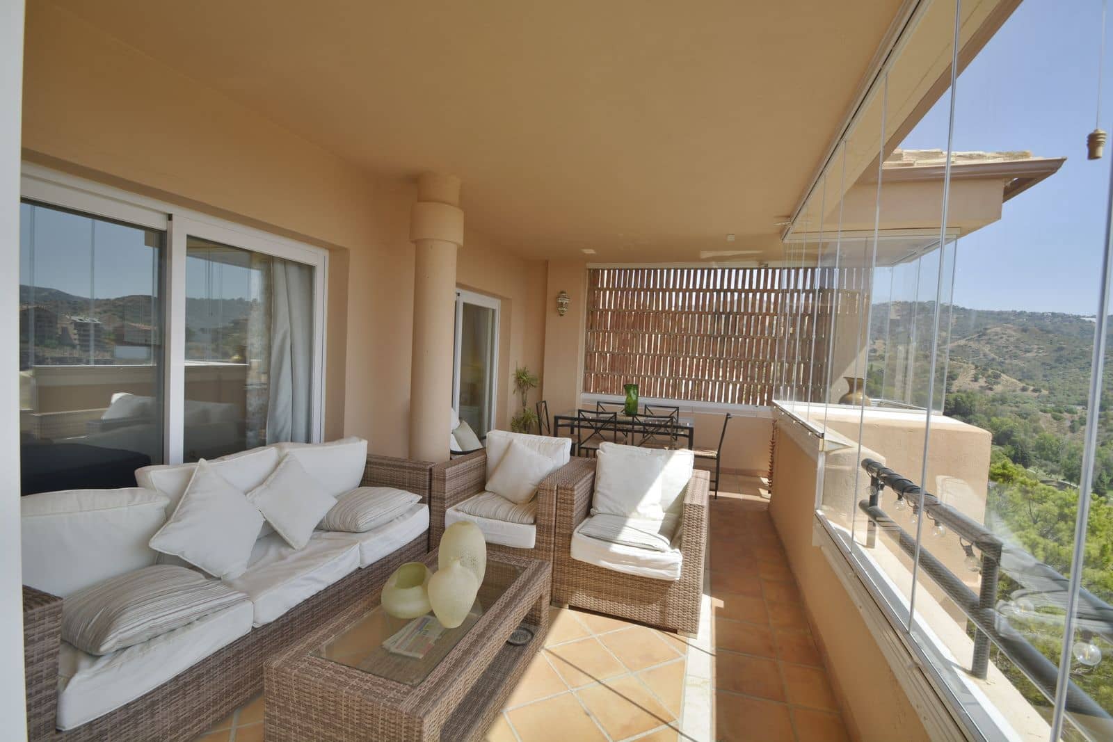 2 sypialnia Apartament na sprzedaż w Elviria z basenem garażem - 465 000 € (Ref: 10013321)