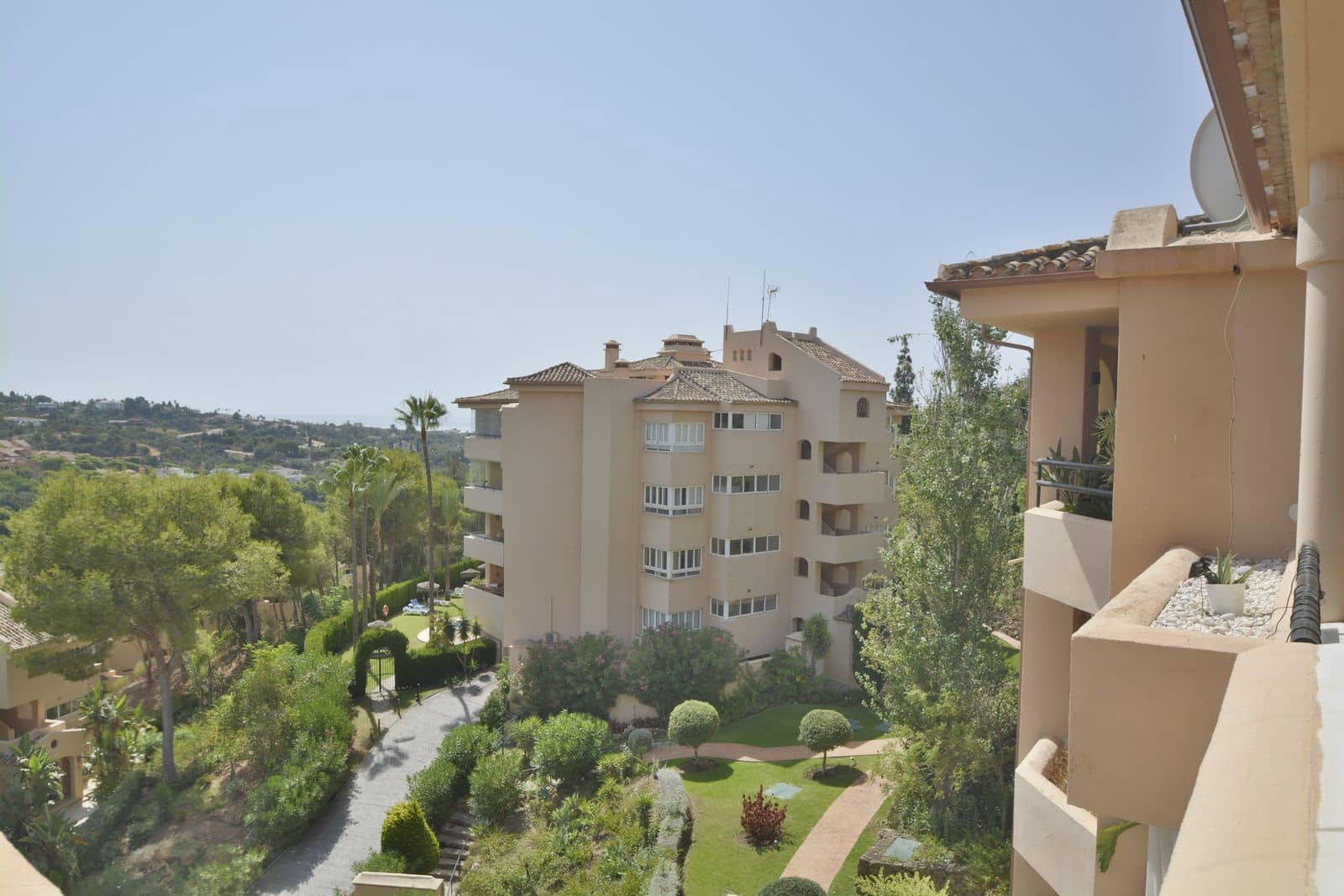 2 sypialnia Apartament na sprzedaż w Elviria z basenem garażem - 465 000 € (Ref: 10013321)