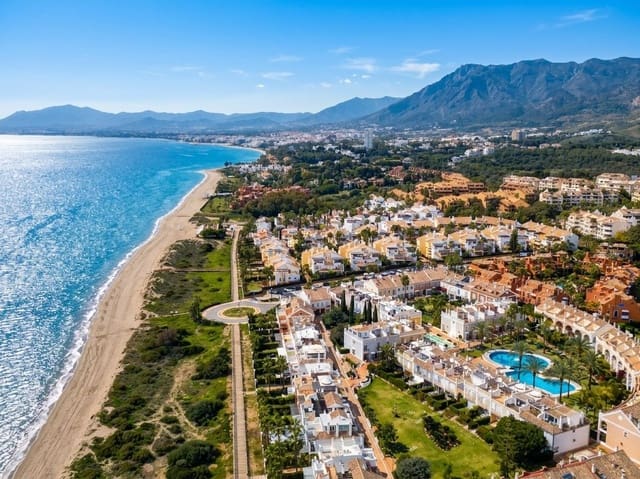 4 bedroom Terraced Villa for sale in Marbella with pool garage - € 2,350,000 (Ref: 10017682)