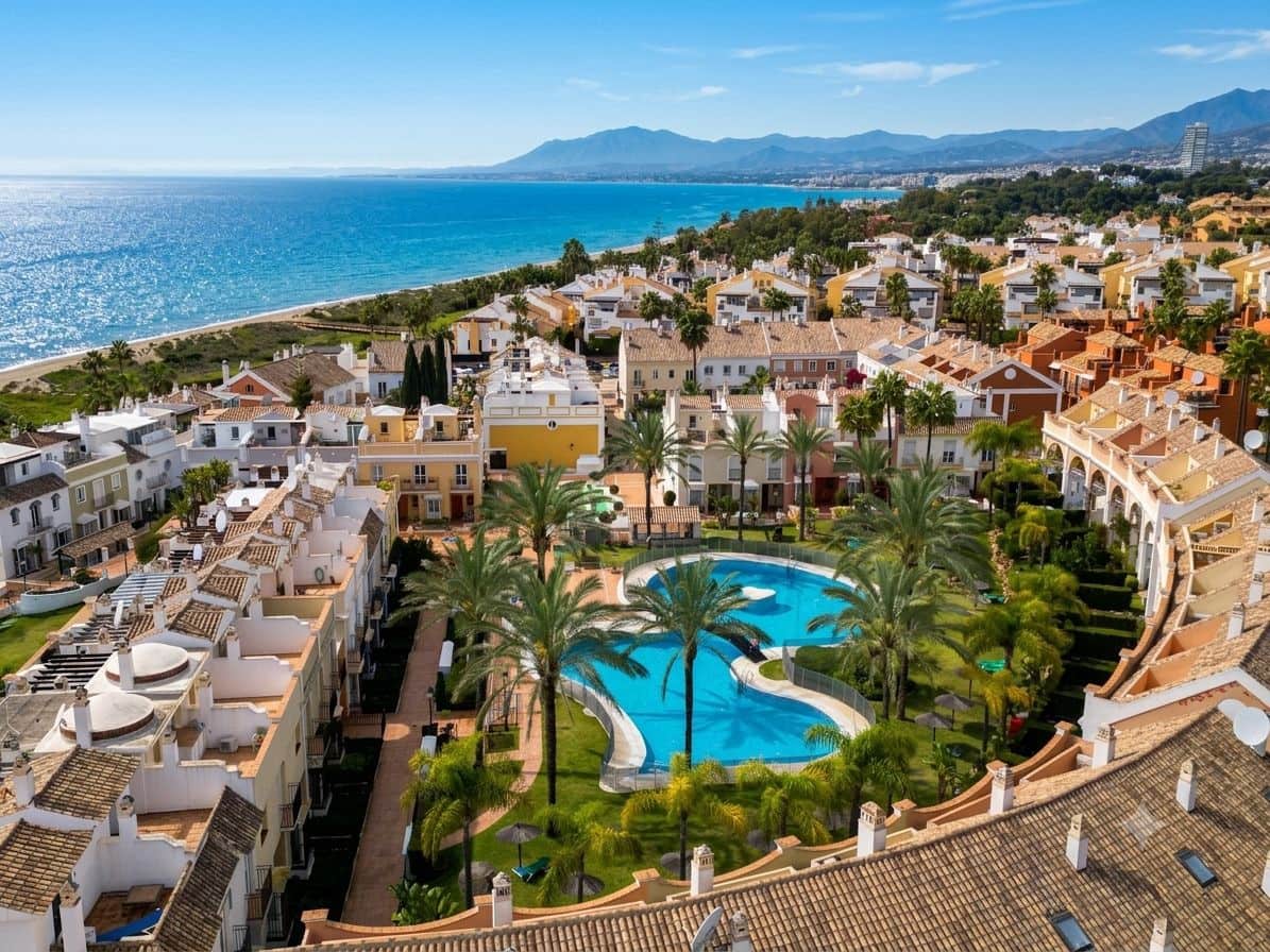 4 bedroom Terraced Villa for sale in Marbella with pool garage - € 2,350,000 (Ref: 10017682)