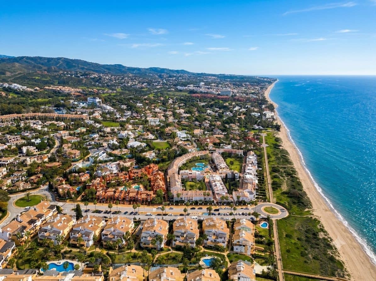 4 bedroom Terraced Villa for sale in Marbella with pool garage - € 2,350,000 (Ref: 10017682)