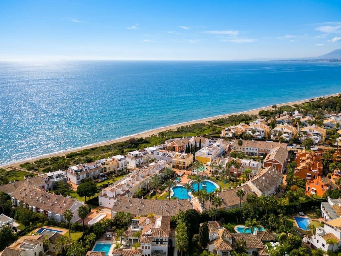 4 bedroom Terraced Villa for sale in Marbella with pool garage - € 2,350,000 (Ref: 10017682)