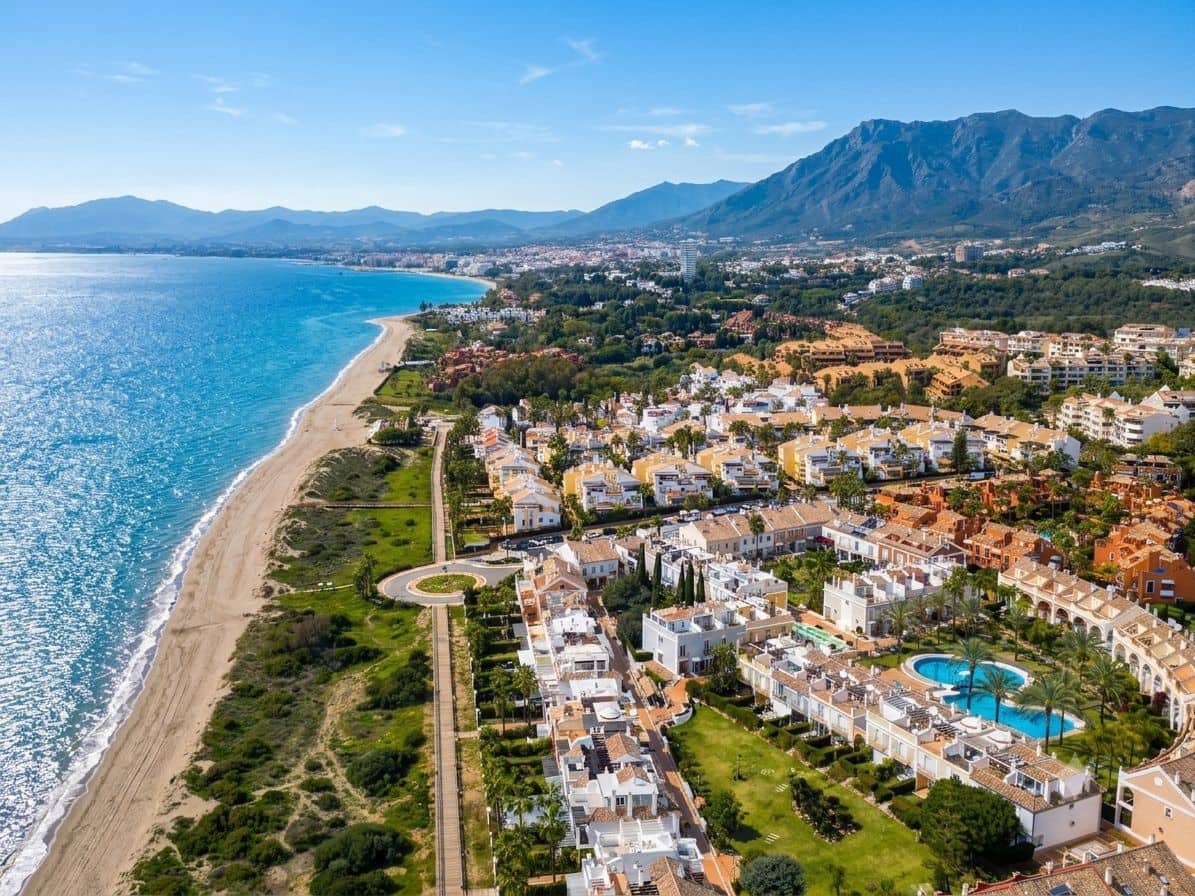 4 bedroom Terraced Villa for sale in Marbella with pool garage - € 2,350,000 (Ref: 10017682)