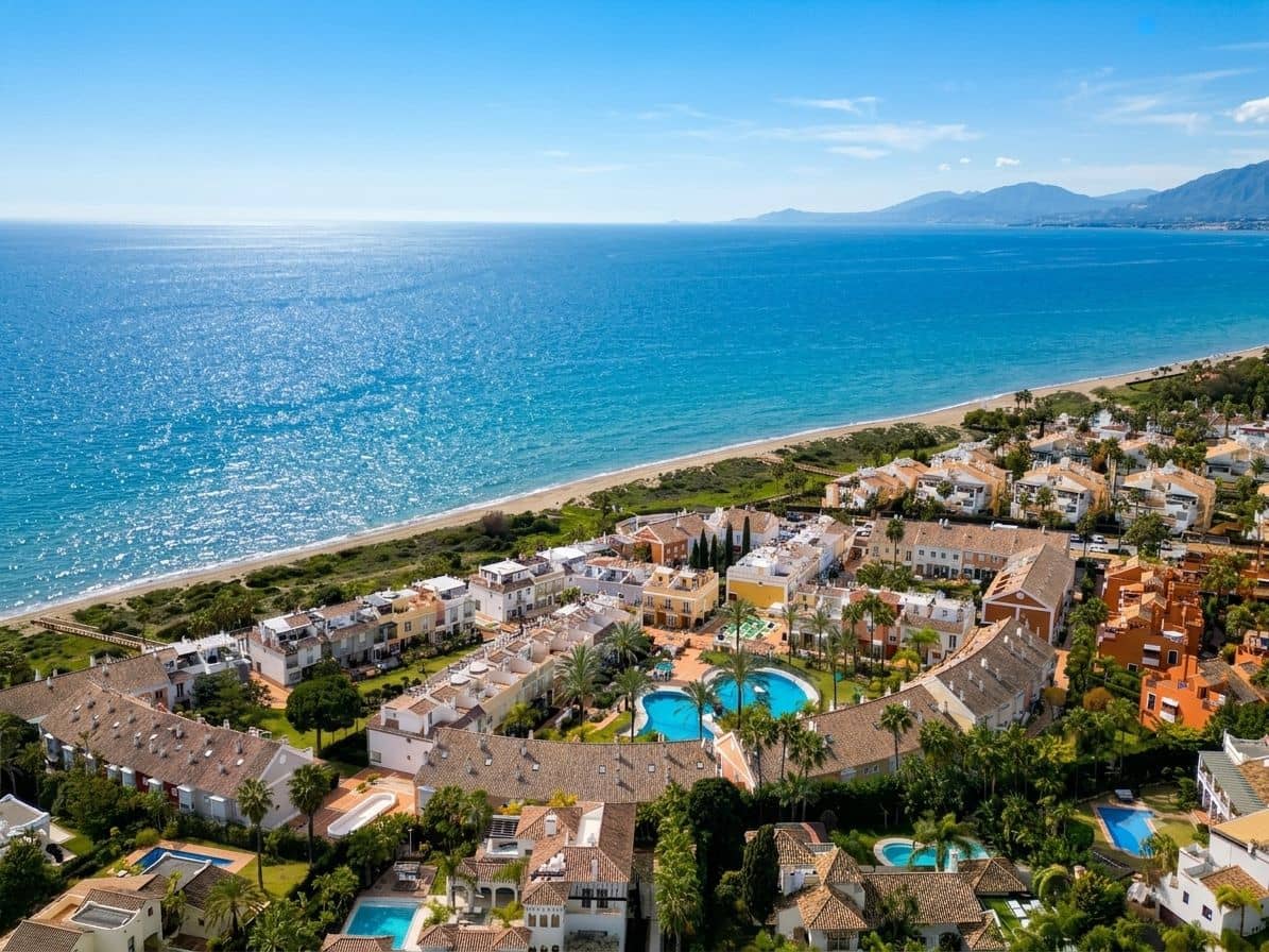 4 bedroom Terraced Villa for sale in Marbella with pool garage - € 2,350,000 (Ref: 10017682)
