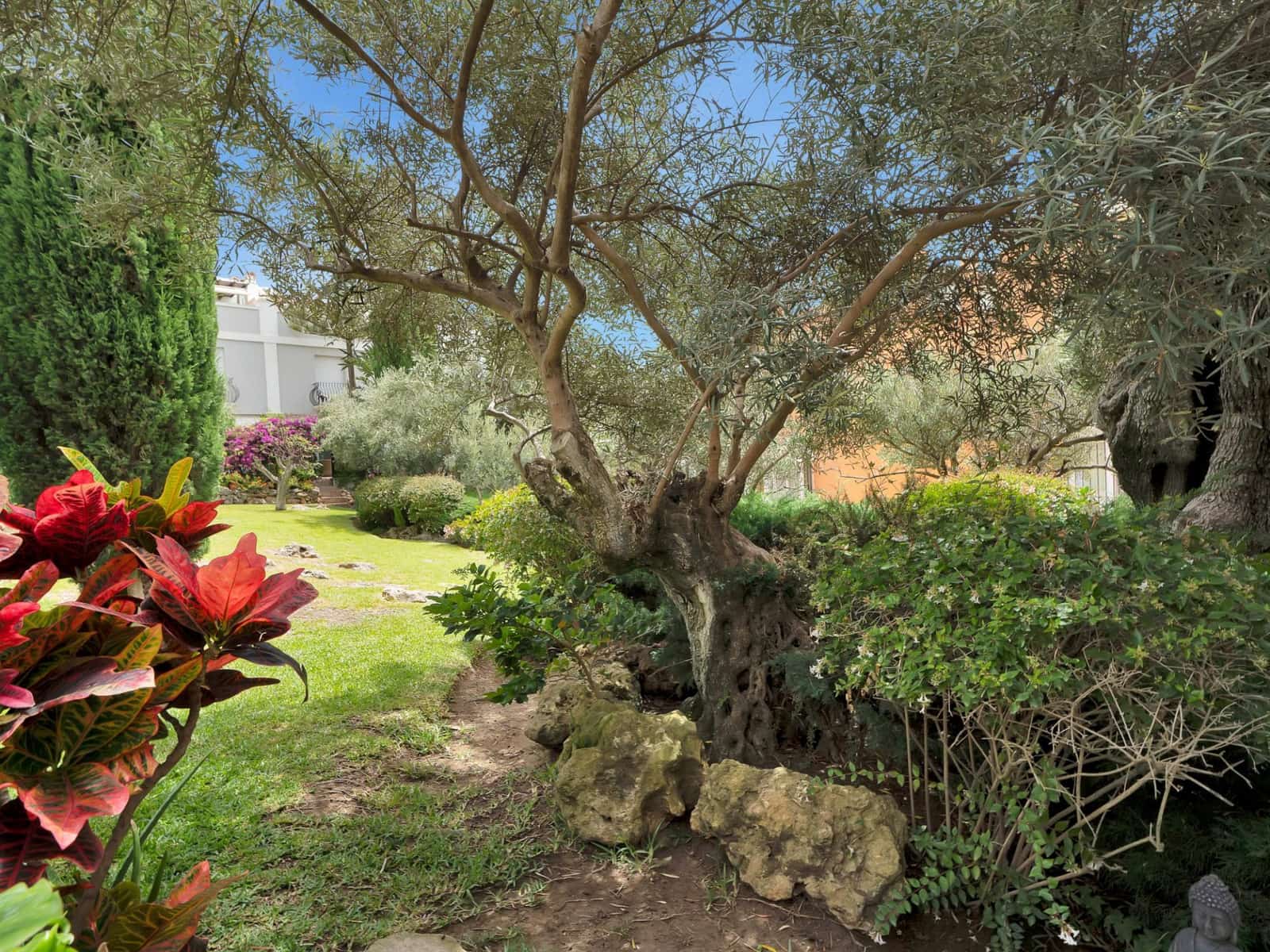4 bedroom Terraced Villa for sale in Marbella with pool garage - € 2,350,000 (Ref: 10017682)