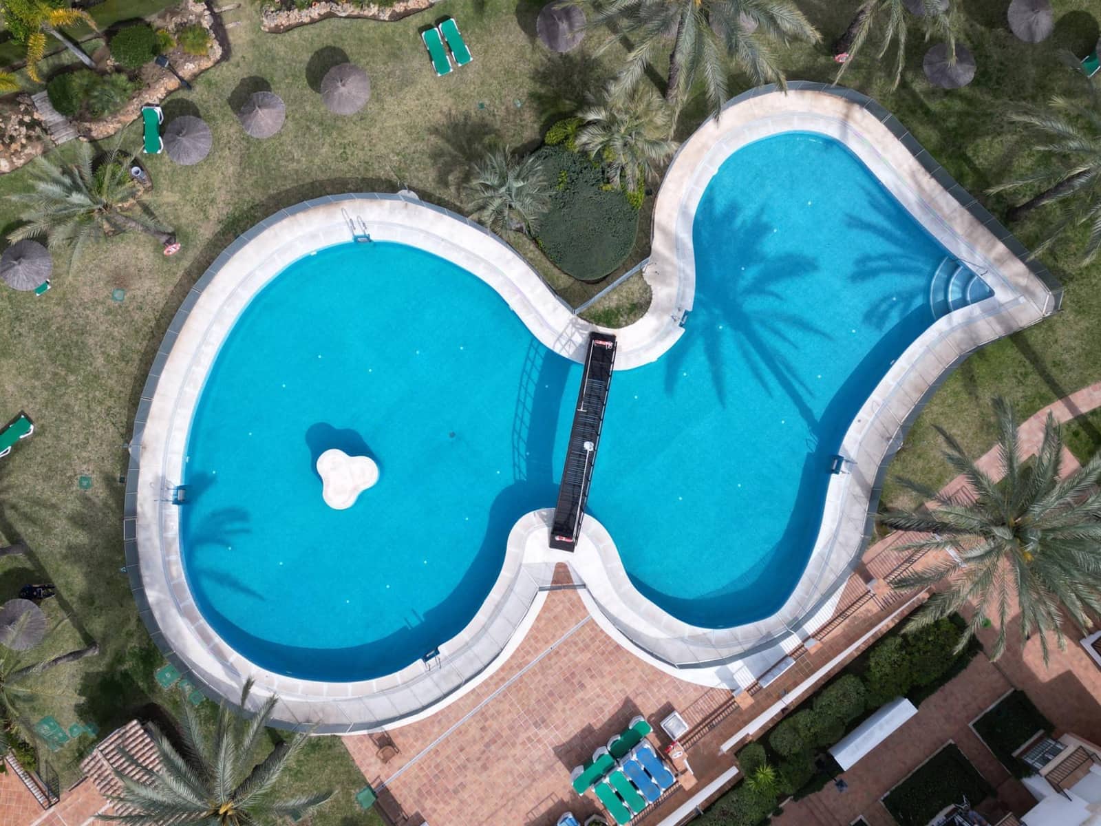4 bedroom Terraced Villa for sale in Marbella with pool garage - € 2,350,000 (Ref: 10017682)