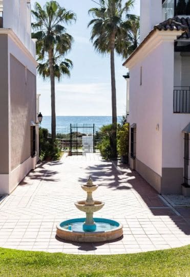4 bedroom Terraced Villa for sale in Marbella with pool garage - € 2,350,000 (Ref: 10017682)