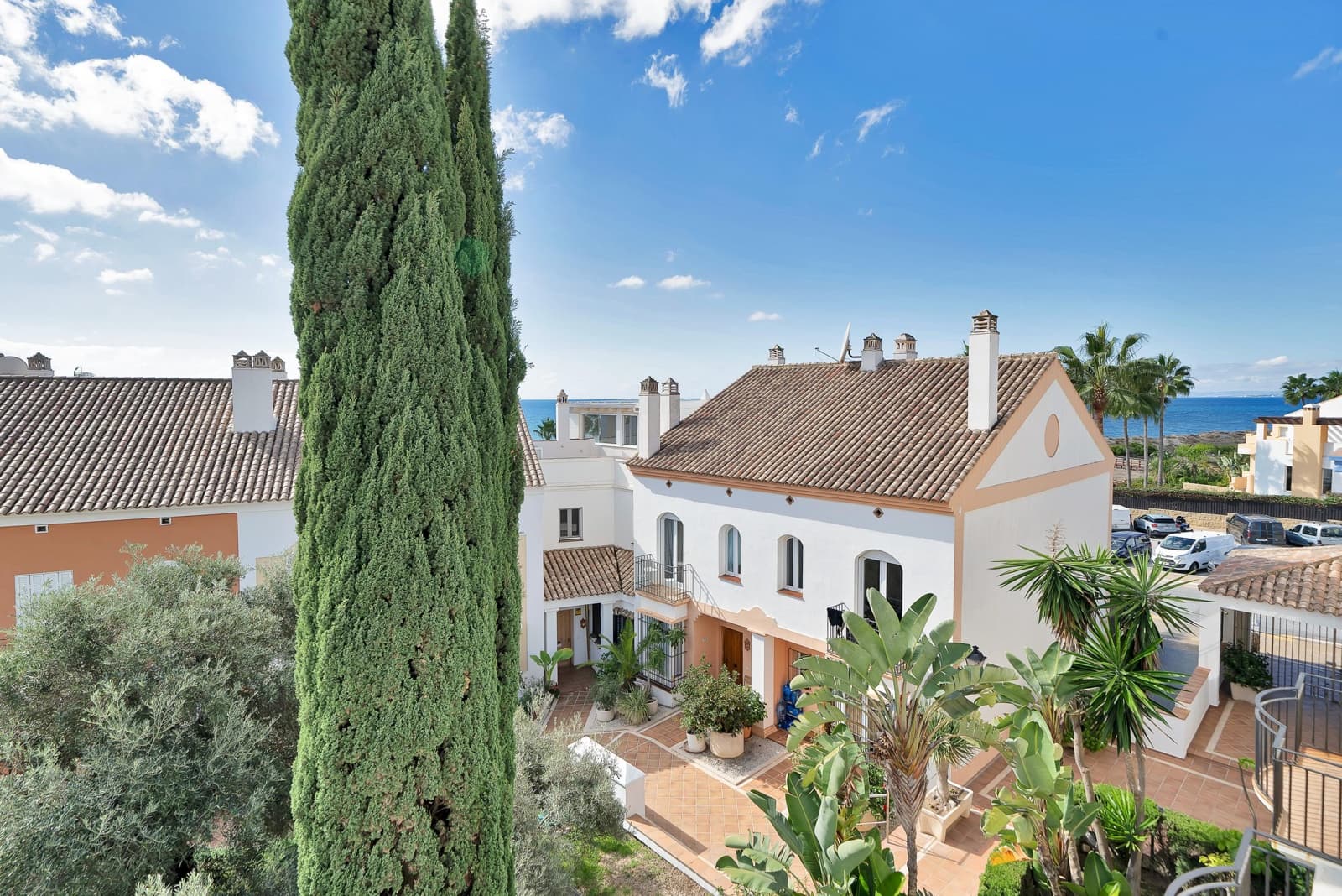 4 bedroom Terraced Villa for sale in Marbella with pool garage - € 2,350,000 (Ref: 10017682)