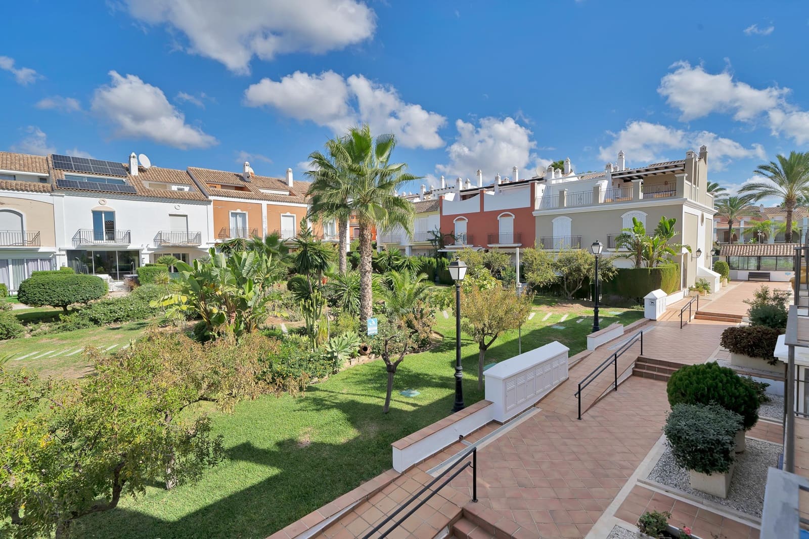 4 bedroom Terraced Villa for sale in Marbella with pool garage - € 2,350,000 (Ref: 10017682)