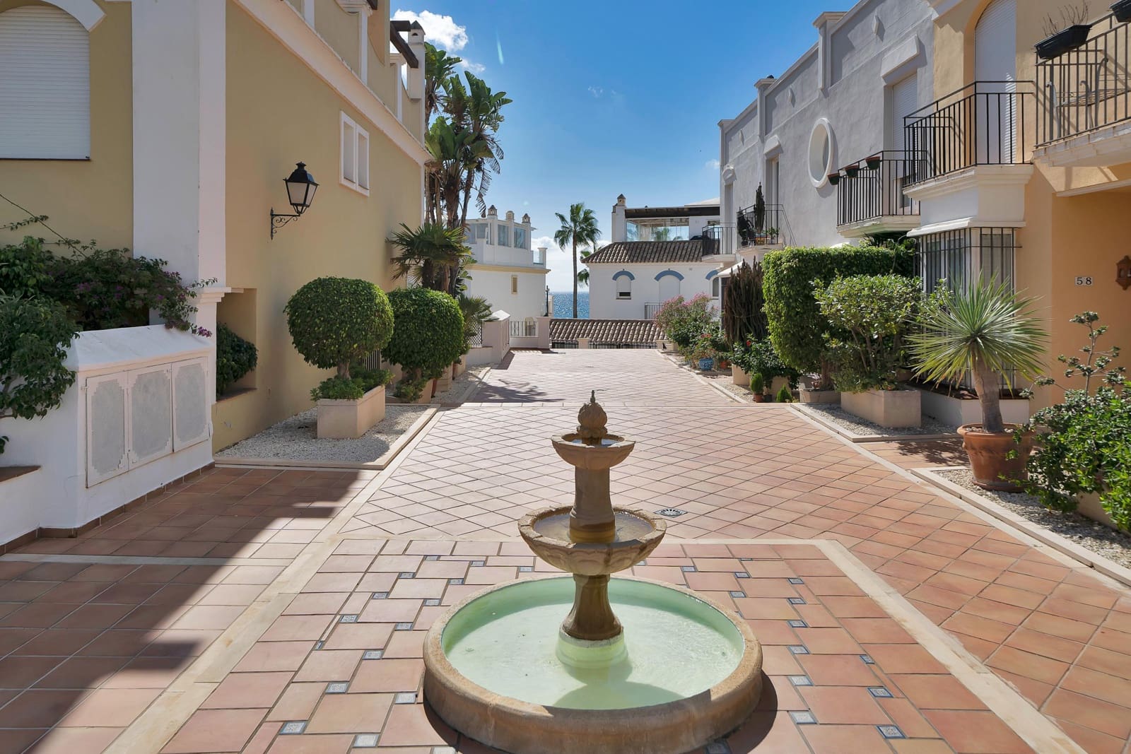 4 bedroom Terraced Villa for sale in Marbella with pool garage - € 2,350,000 (Ref: 10017682)