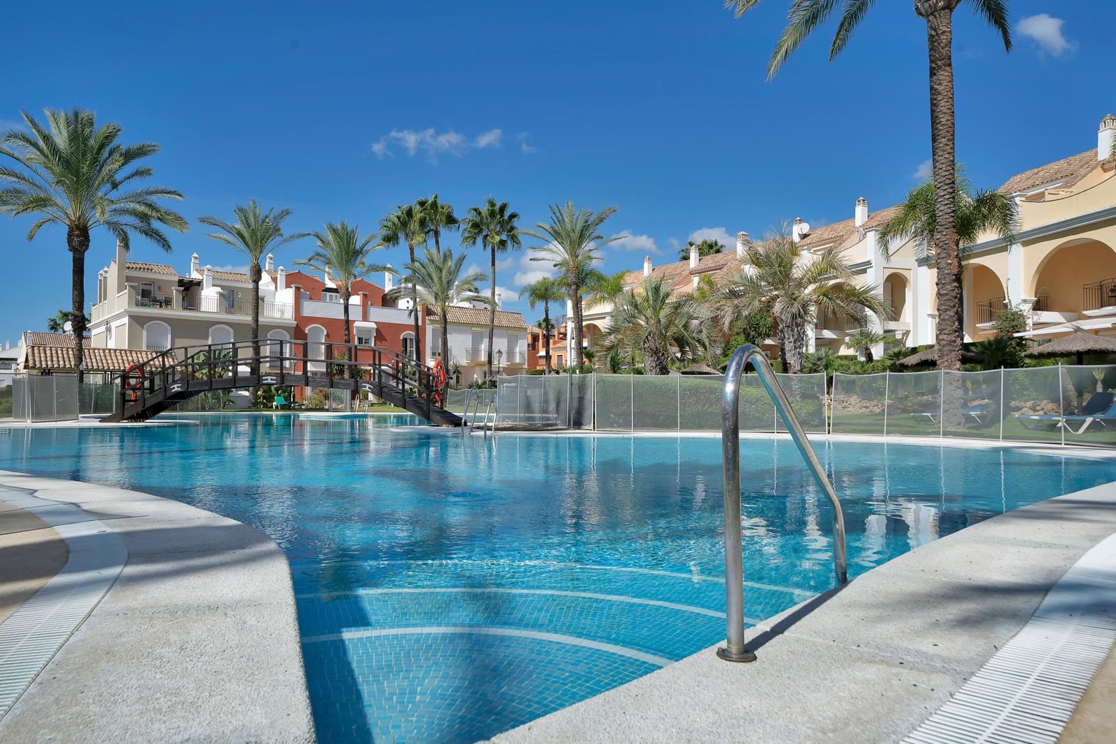 4 bedroom Terraced Villa for sale in Marbella with pool garage - € 2,350,000 (Ref: 10017682)