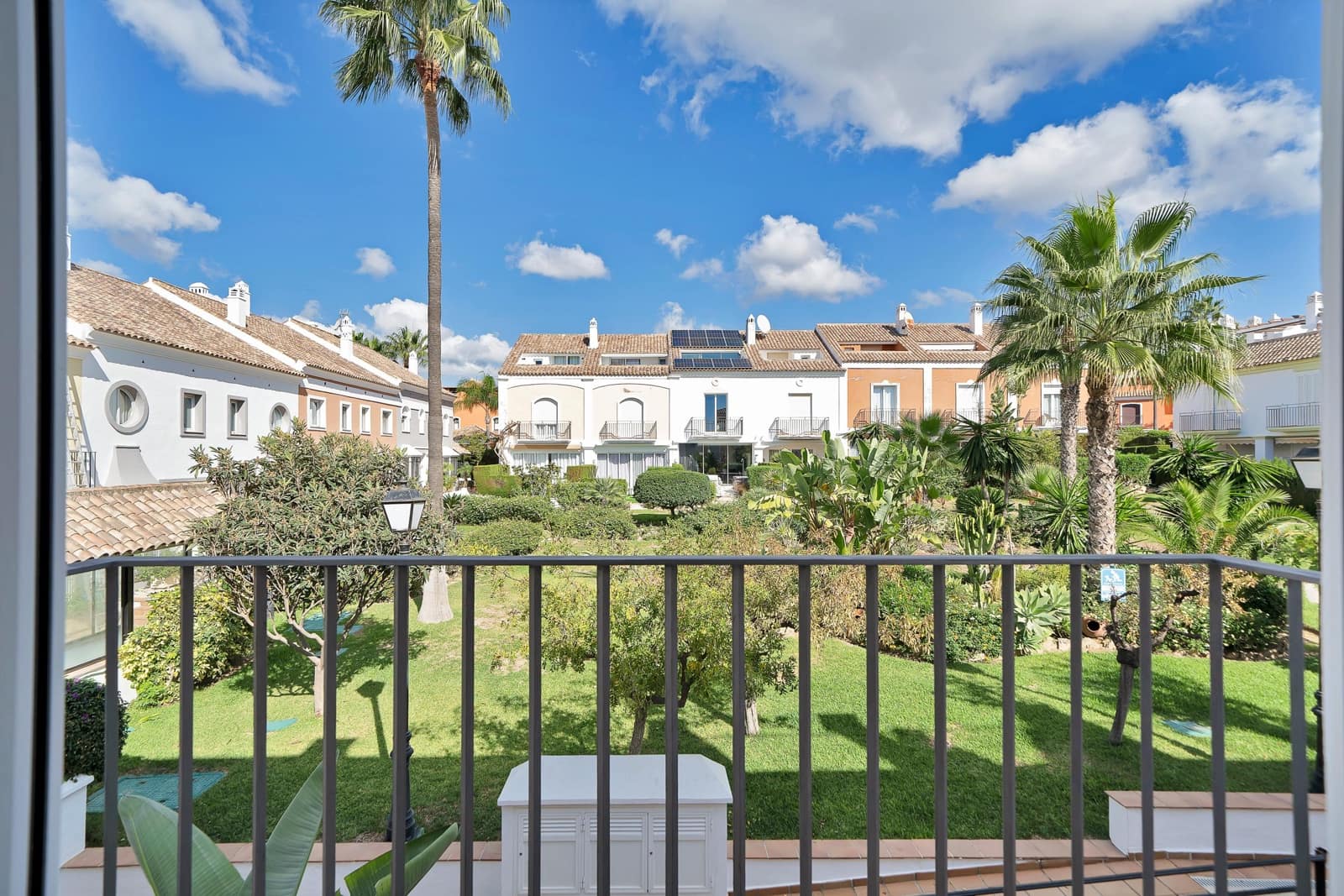 4 bedroom Terraced Villa for sale in Marbella with pool garage - € 2,350,000 (Ref: 10017682)