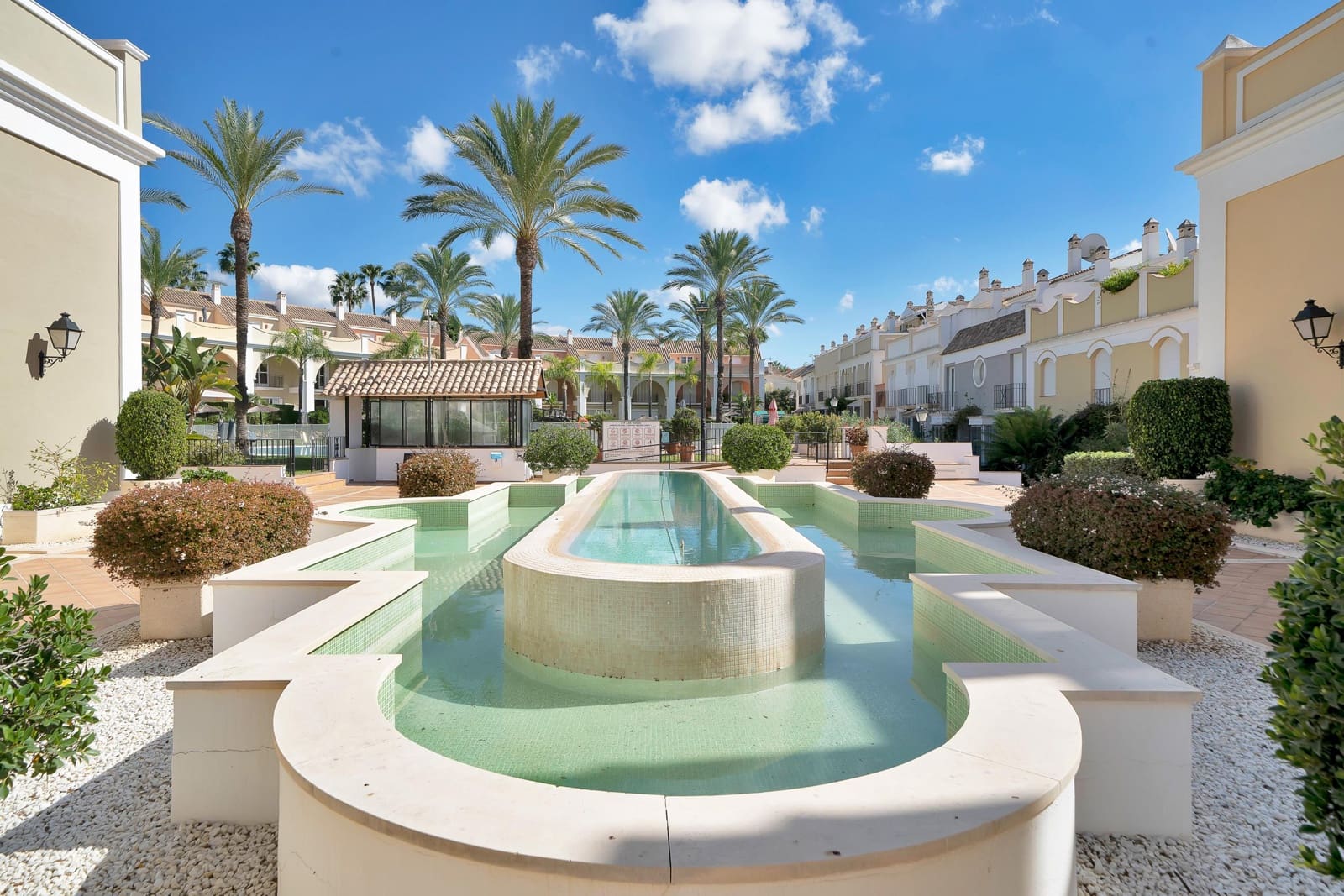 4 bedroom Terraced Villa for sale in Marbella with pool garage - € 2,350,000 (Ref: 10017682)