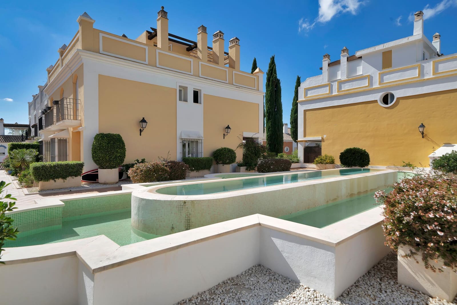 4 bedroom Terraced Villa for sale in Marbella with pool garage - € 2,350,000 (Ref: 10017682)