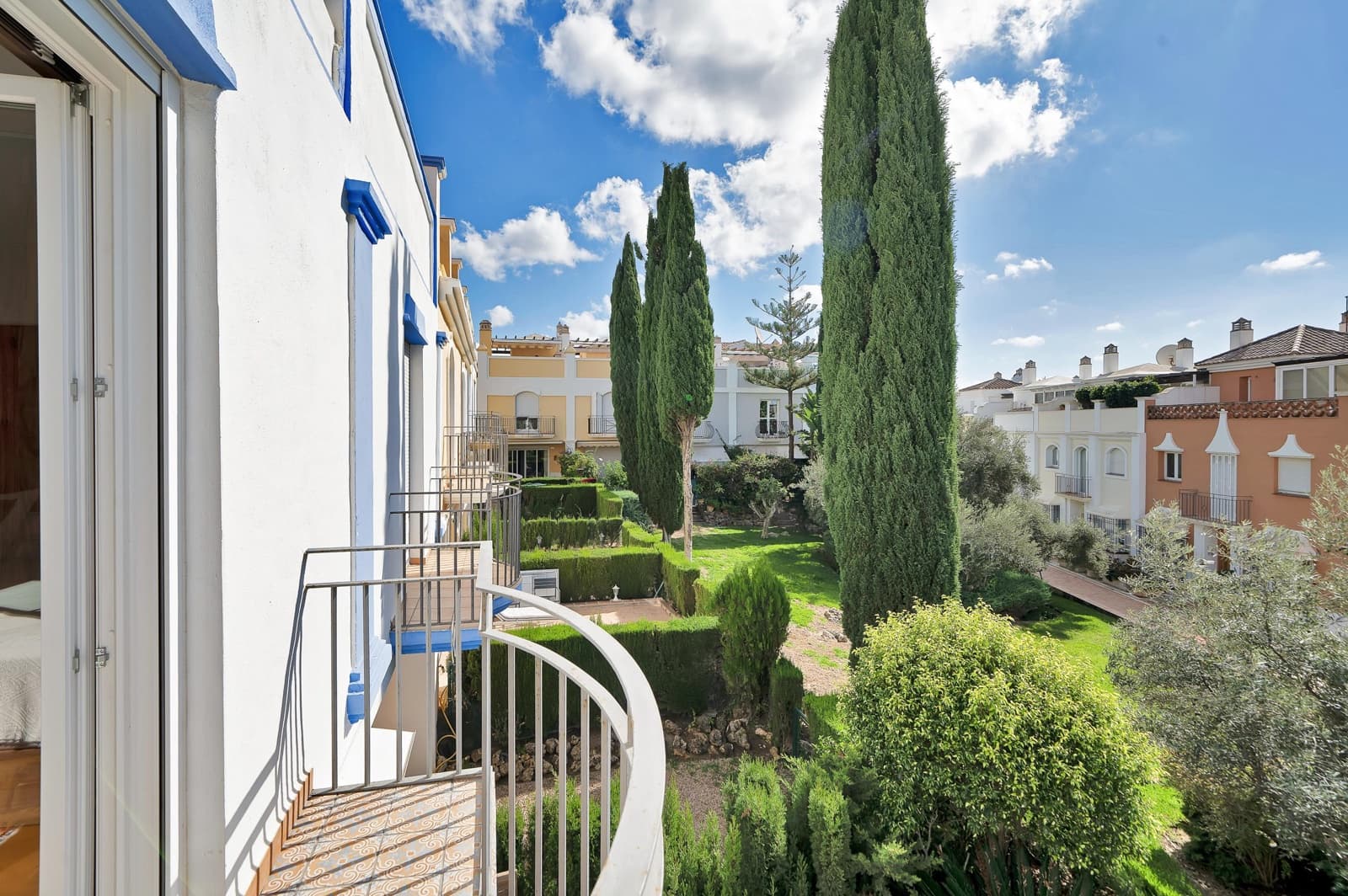 4 bedroom Terraced Villa for sale in Marbella with pool garage - € 2,350,000 (Ref: 10017682)