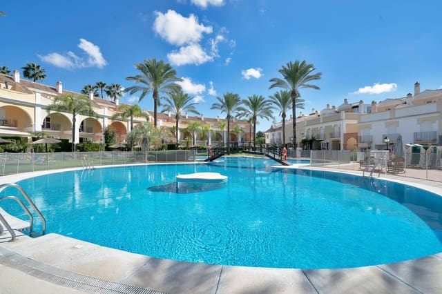 Adosado de 4 habitaciones en Marbella en venta con piscina garaje - 2.195.000 € (Ref: 10017682)