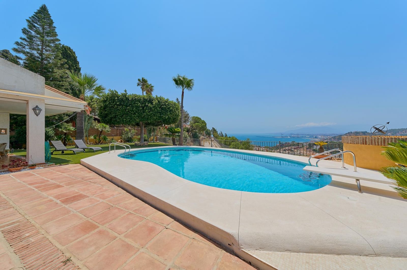 5 soverom Villa til leie i Malaga by med svømmebasseng garasje - € 8 500 (Ref: 10022636)