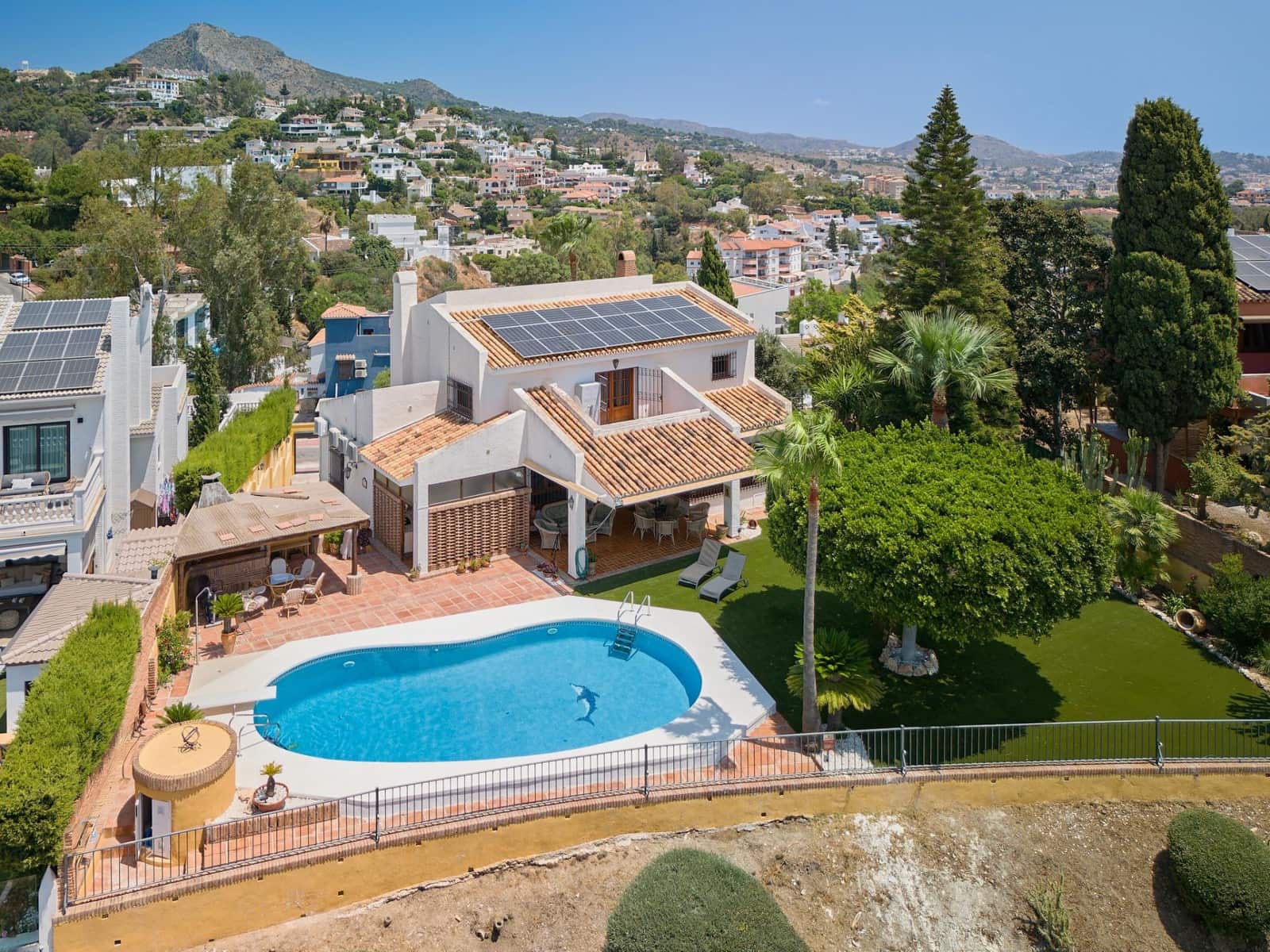 5 soverom Villa til leie i Malaga by med svømmebasseng garasje - € 8 500 (Ref: 10022636)