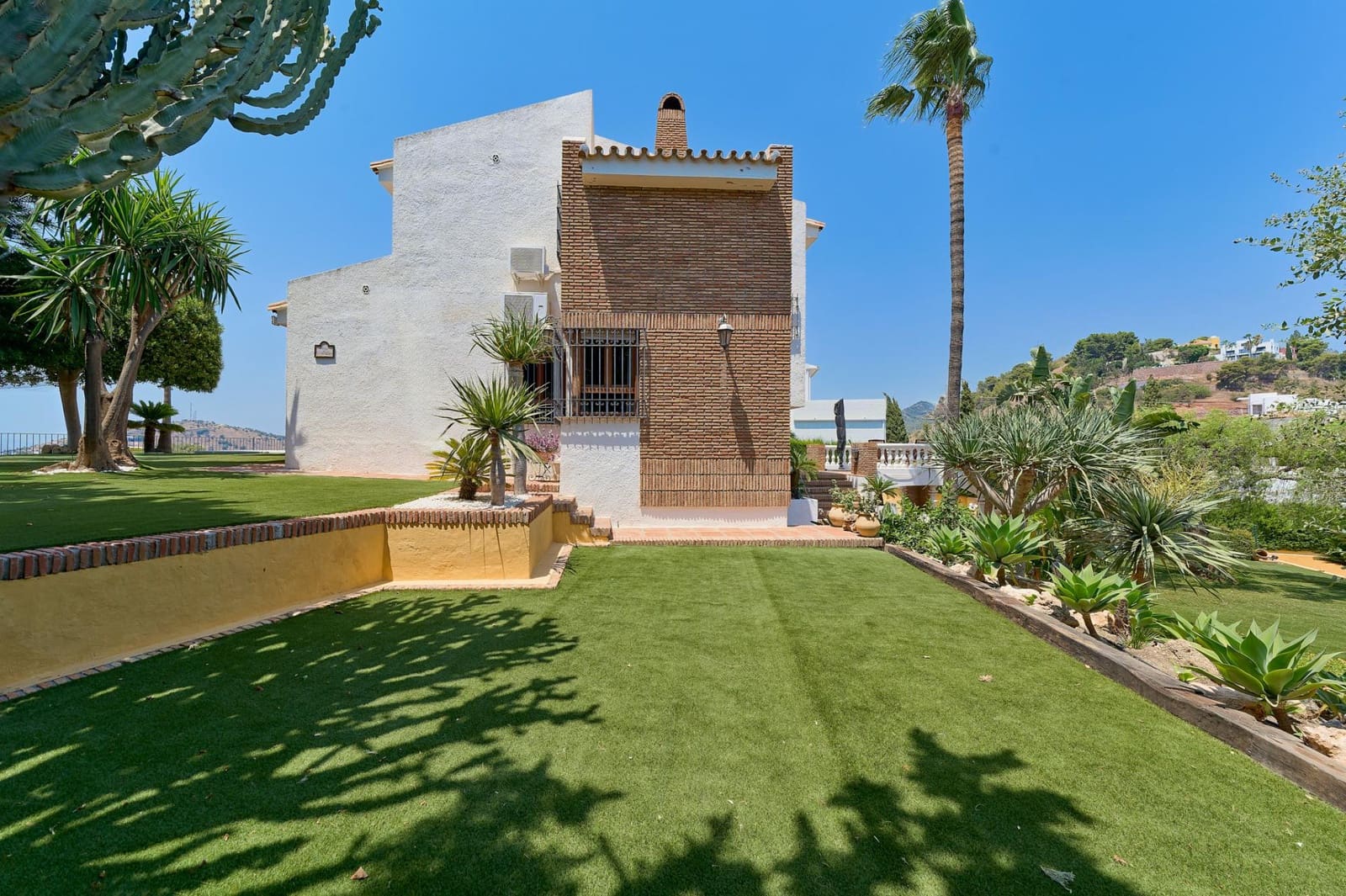 5 bedroom Villa for rent in Malaga city with pool garage - € 8,500 (Ref: 10022636)