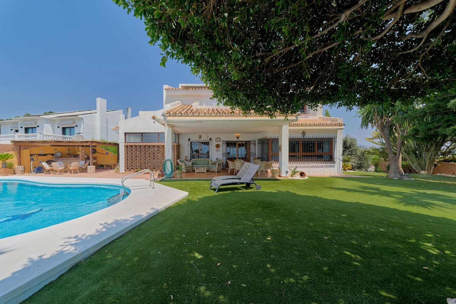 5 bedroom Villa for rent in Malaga city with pool garage - € 8,500 (Ref: 10022636)