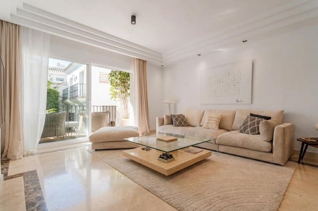 Appartement de 3 chambres à louer à Sierra Blanca, Marbella - 4 500 € (Ref: 10022637)