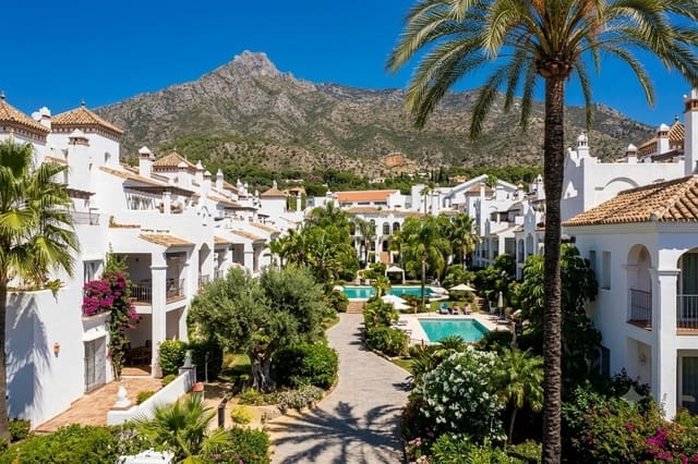 Appartement de 3 chambres à louer à Sierra Blanca, Marbella - 4 500 € (Ref: 10022637)