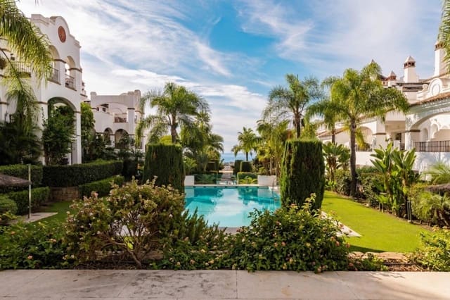 Appartement de 3 chambres à louer à Sierra Blanca, Marbella - 4 500 € (Ref: 10022637)