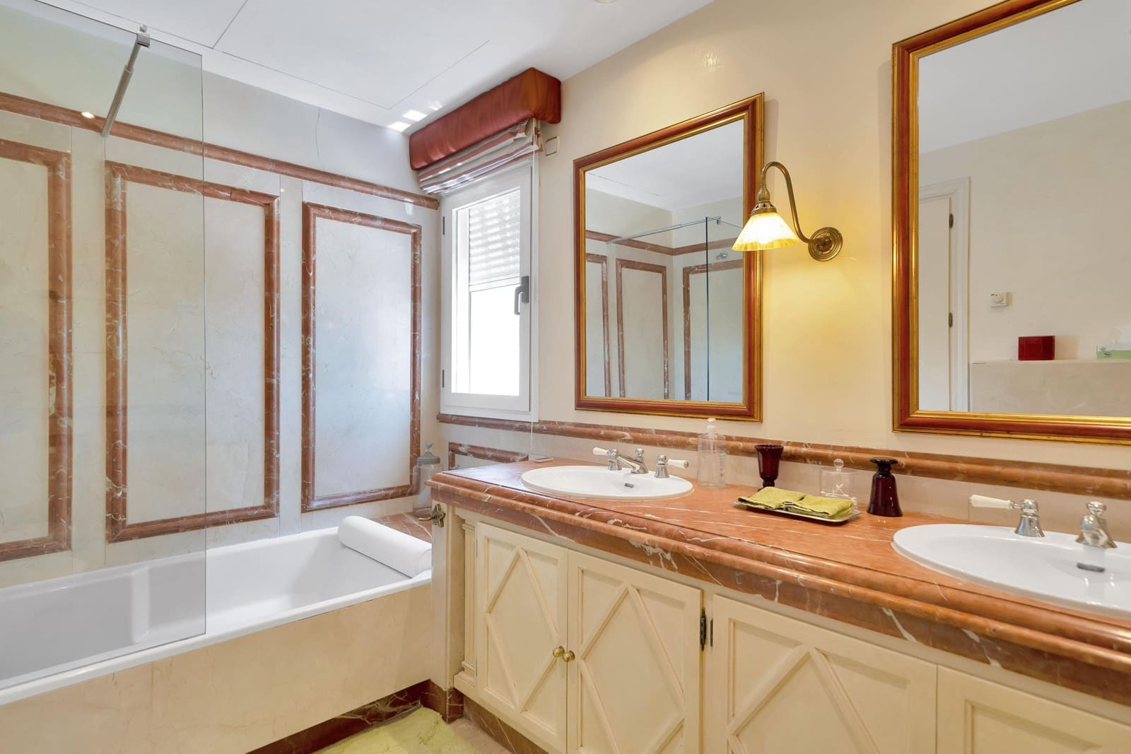 3 Zimmer Apartment zu verkaufen in Marbella mit Pool Garage - 1.850.000 € (Ref: 10031967)