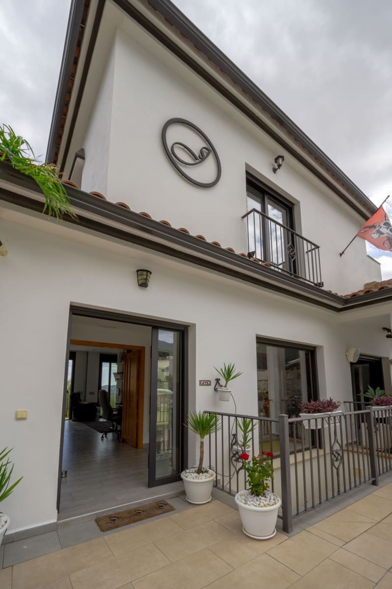 3 chambre Villa/Maison à vendre à Casarabonela avec piscine garage - 1 300 000 € (Ref: 10035556)