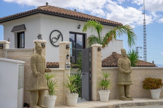 3 chambre Villa/Maison à vendre à Casarabonela avec piscine garage - 1 300 000 € (Ref: 10035556)