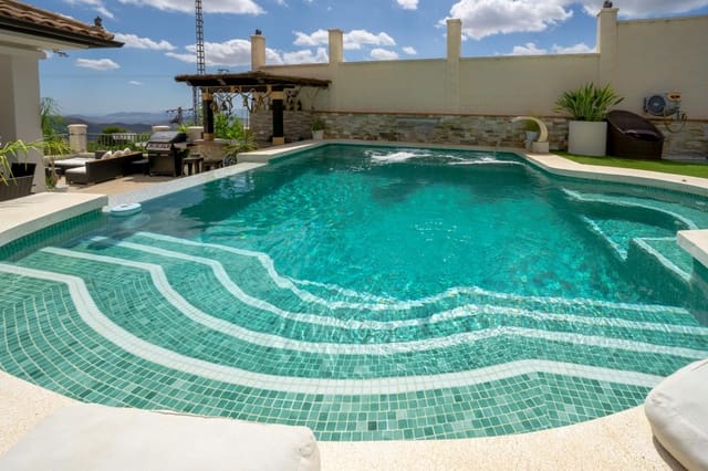 3 chambre Villa/Maison à vendre à Casarabonela avec piscine garage - 1 300 000 € (Ref: 10035556)