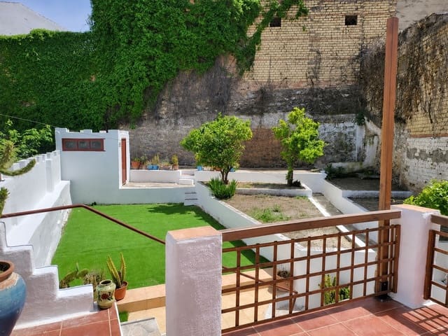 Adosado de 4 habitaciones en Cuevas de San Marcos en venta - 168.000 € (Ref: 10055536)