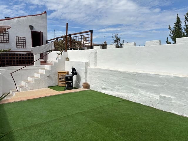 4 quarto Moradia em Banda para venda em Cuevas de San Marcos - 159 000 € (Ref: 10055536)