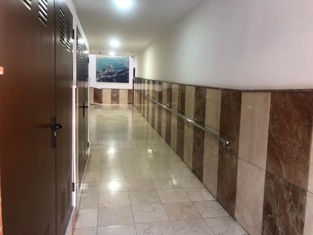 3 bedroom Apartment for sale in Cruz de Humilladero, Málaga city - € 285,000 (Ref: 10062200)