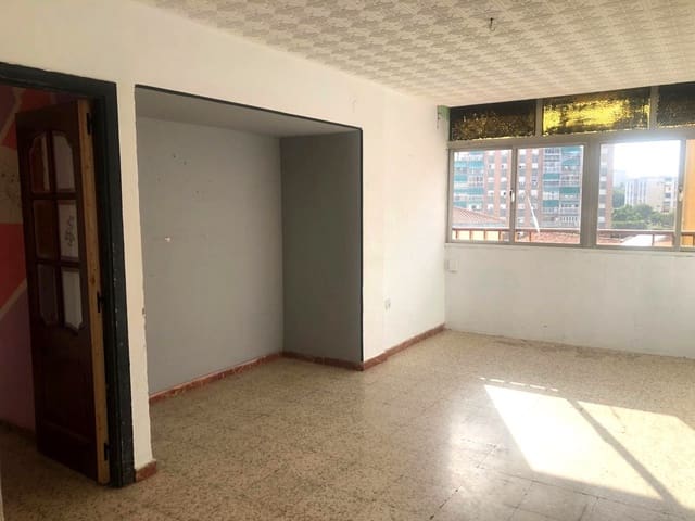3 soveværelse Lejlighed til salg i Cruz de Humilladero, Málaga by - € 285.000 (Ref: 10062200)