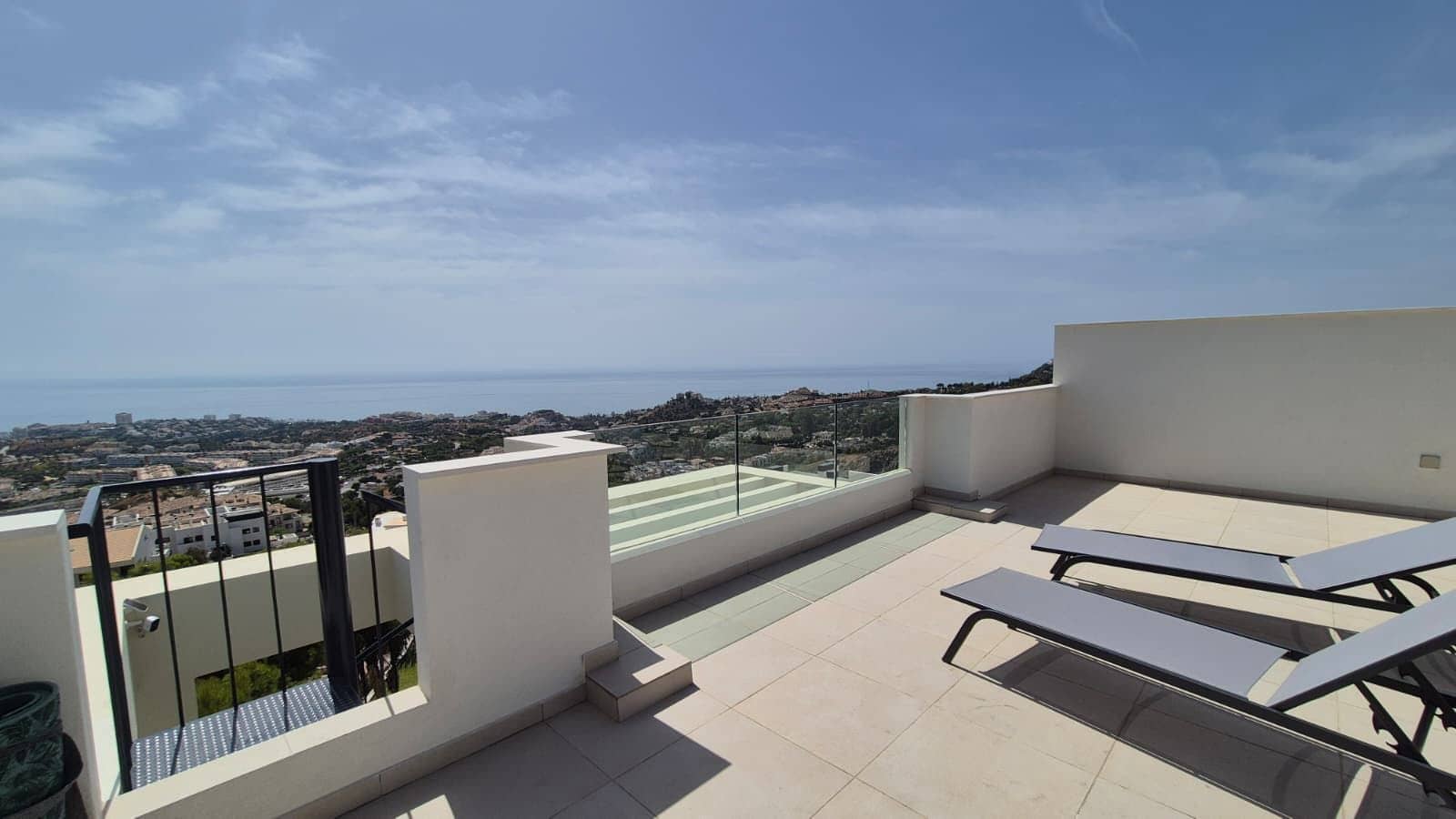 3 bedroom Penthouse for rent in Benalmadena with pool garage - € 3,400 (Ref: 10064620)