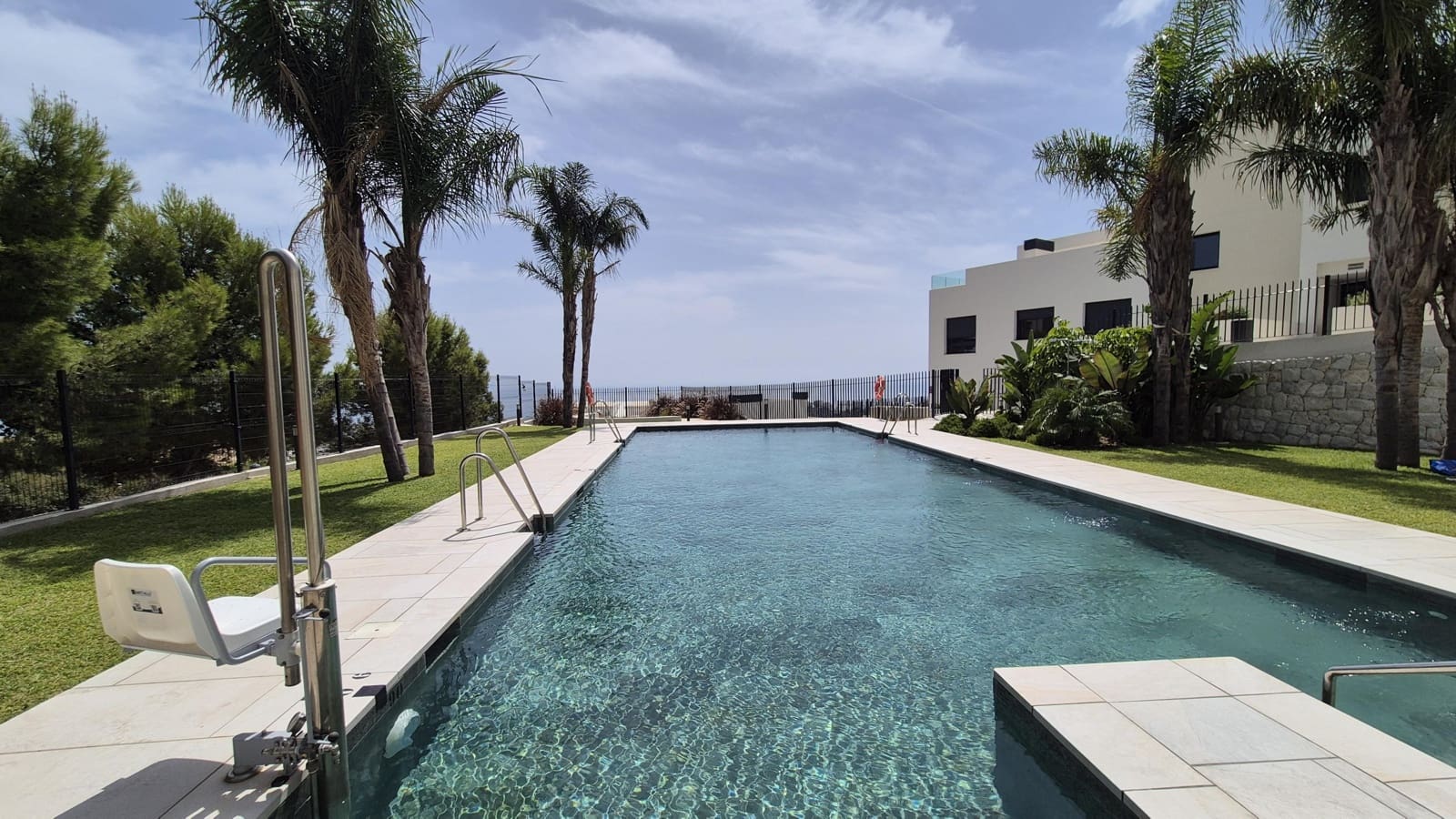 3 bedroom Penthouse for rent in Benalmadena with pool garage - € 3,400 (Ref: 10064620)