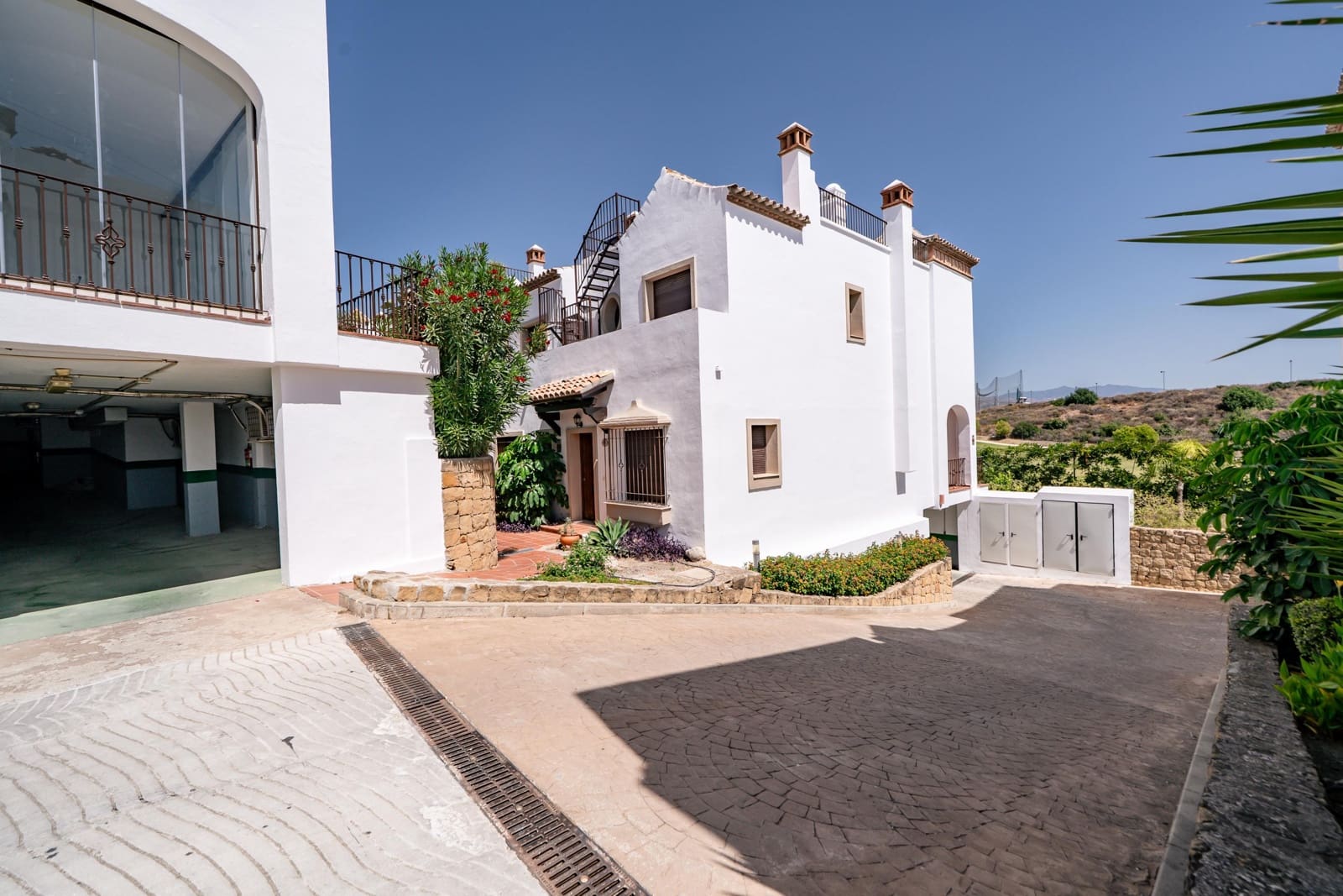 3 bedroom Terraced Villa for sale in Estepona with pool - € 525,000 (Ref: 10076630)
